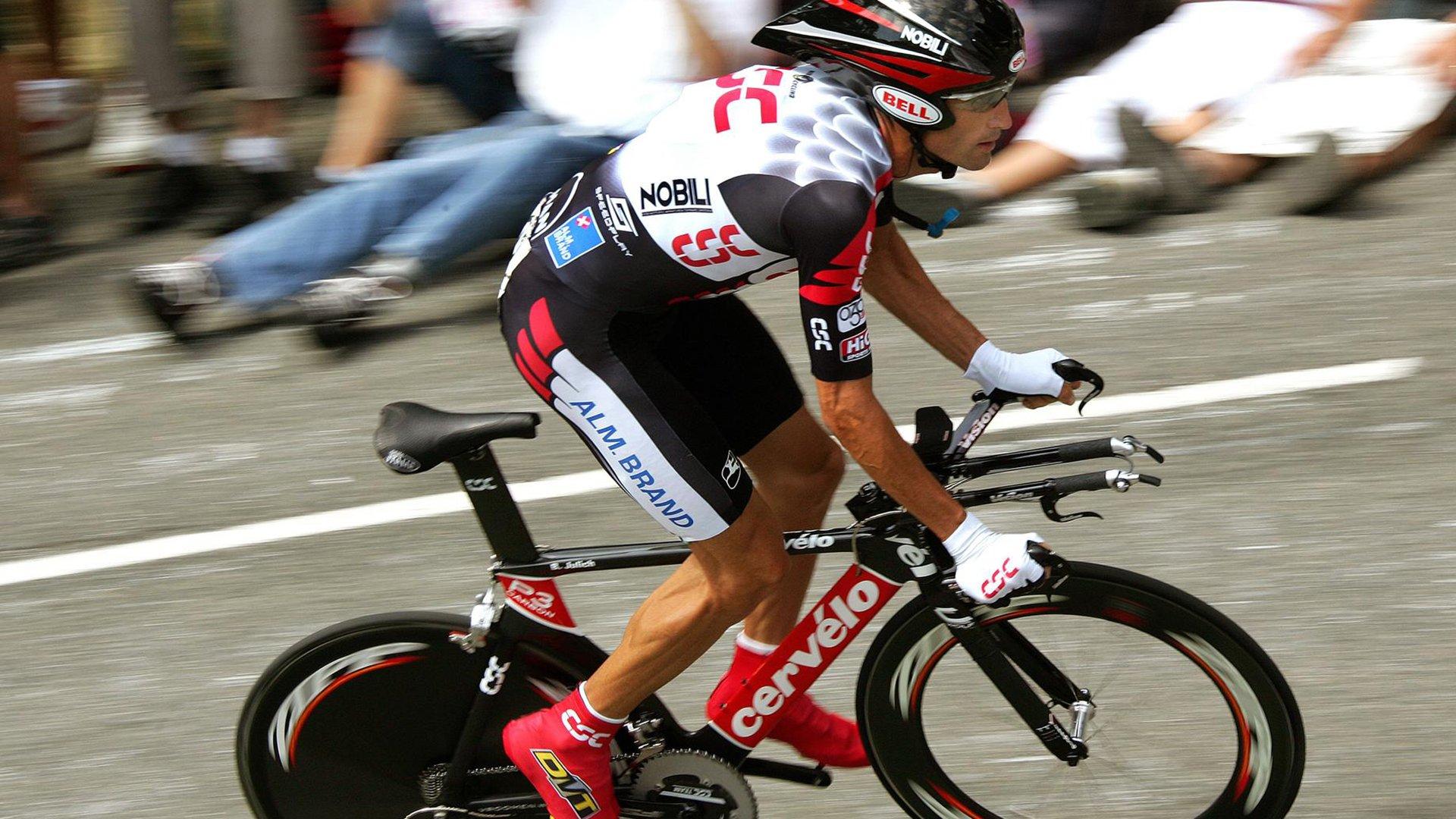 琼·加西亚加盟球队已逾一月，注册僵局引发球迷与专家热议