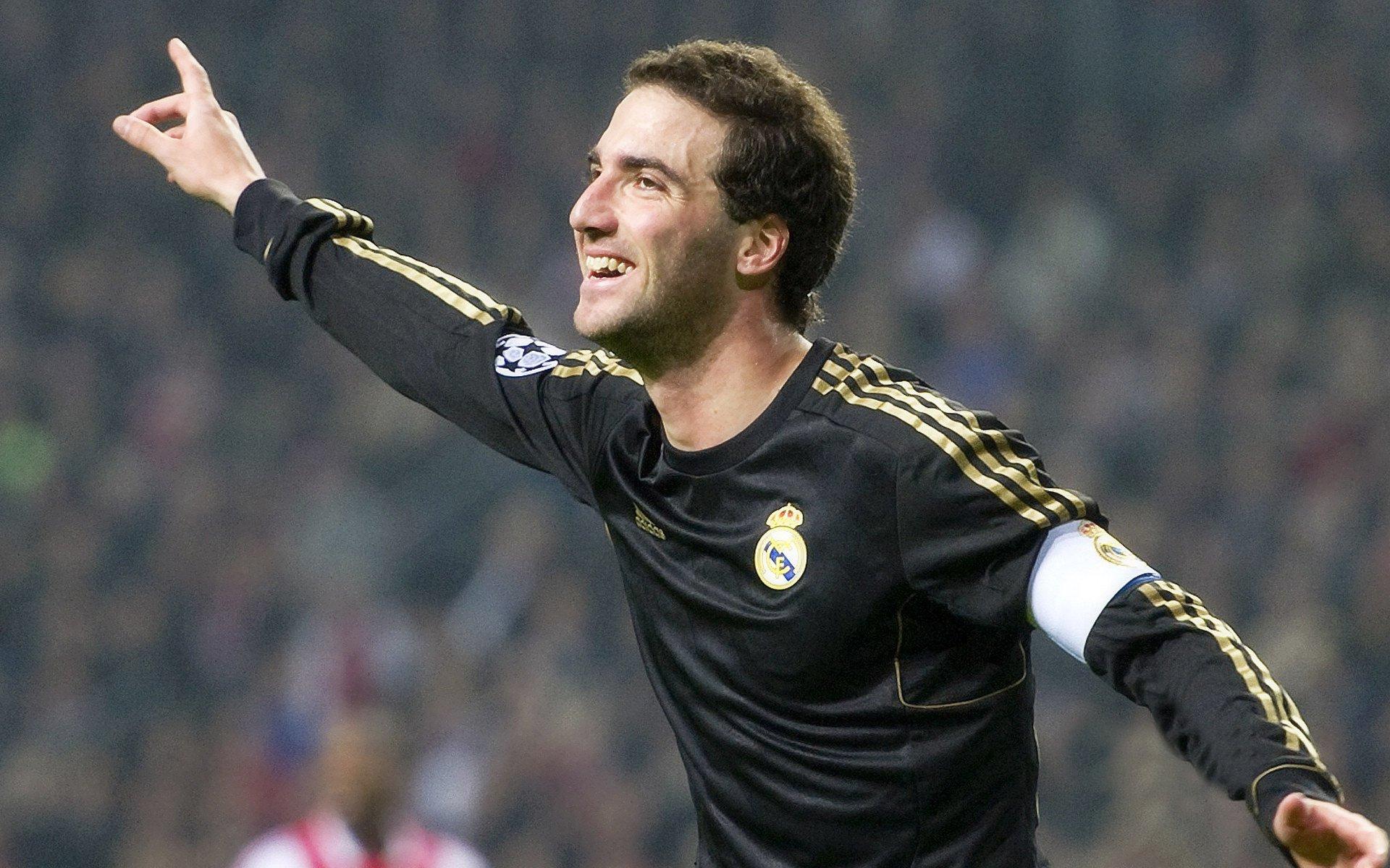 欧冠驱逐令引爆足坛!律师证实欧超计划违法,拜仁多特迎来重生契机